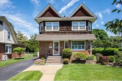 311 Locust Avenue, Freeport, NY 11520 - Photo 3
