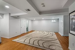 43-08 Glenwood St, Little Neck, NY 11363 - Photo 17