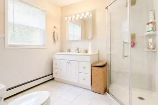 21 Redwood Ct, Glen Cove, NY 11542 - Photo 13