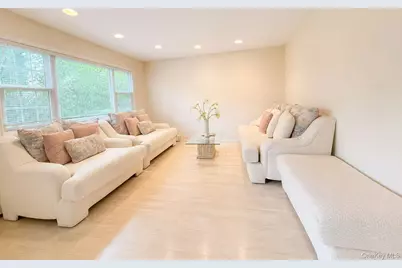 21 Redwood Court, Glen Cove, NY 11542 - Photo 3