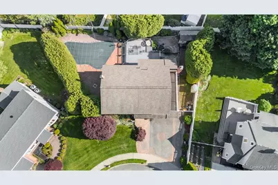 9 Bernadette Court, Hicksville, NY 11801 - Photo 31