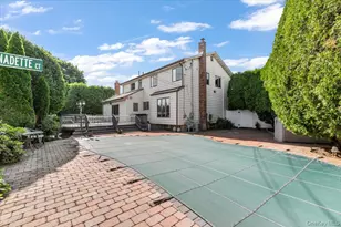 9 Bernadette Ct, Hicksville, NY 11801 - Photo 27
