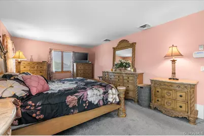 9 Bernadette Court, Hicksville, NY 11801 - Photo 15