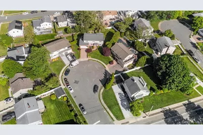 9 Bernadette Court, Hicksville, NY 11801 - Photo 3