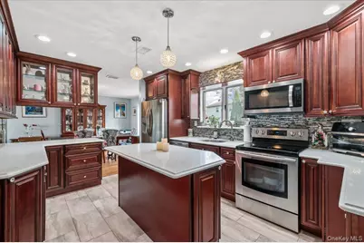 9 Bernadette Court, Hicksville, NY 11801 - Photo 5