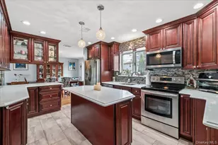 9 Bernadette Ct, Hicksville, NY 11801 - Photo 5