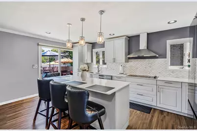 935 Sterling Place, West Babylon, NY 11704 - Photo 3