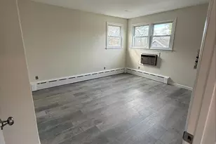 8 Jackson St, Glen Cove, NY 11542 - Photo 5