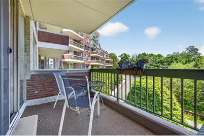 100 Hilton Avenue #304, Garden City, NY 11530 - Photo 9