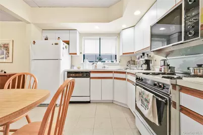71-48 162nd Street #3, Fresh Meadows, NY 11365 - Photo 7