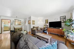 37 Winston Dr, Smithtown, NY 11787 - Photo 5