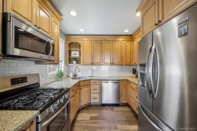 63 Kilburn Road S, West Hempstead, NY 11552 - Photo 17