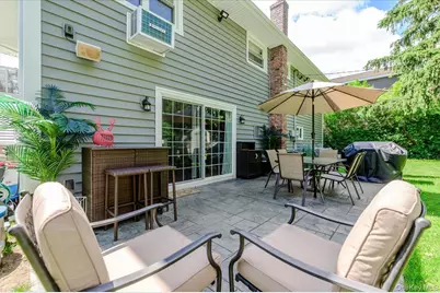 12 Northern Parkway E, Plainview, NY 11803 - Photo 21