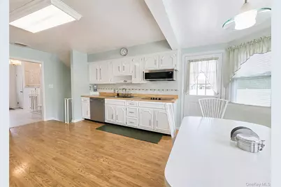866 Abbott Street, East Meadow, NY 11554 - Photo 9