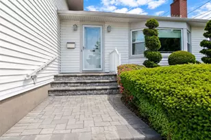 866 Abbott St, East Meadow, NY 11554 - Photo 23