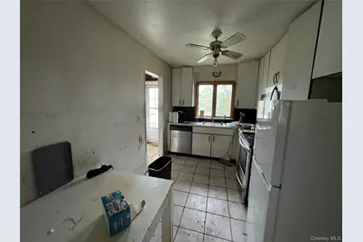 2043 Paddock Road, Seaford, NY 11783 - Photo 5