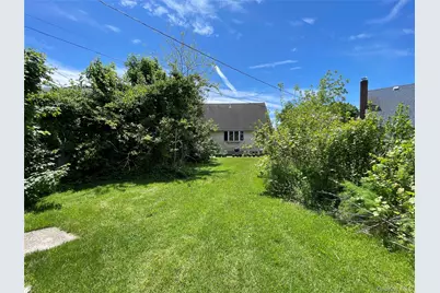 2043 Paddock Road, Seaford, NY 11783 - Photo 19