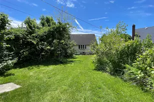 2043 Paddock Rd, Seaford, NY 11783 - Photo 19