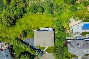 12 Barbara Ln, Glen Cove, NY 11542 - Photo 45