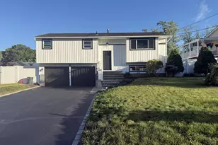 132 Berkeley Ave, Selden, NY 11784 - Photo 23