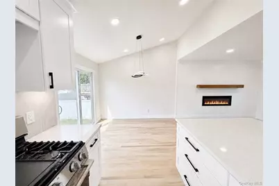 132 Berkeley Avenue, Selden, NY 11784 - Photo 9