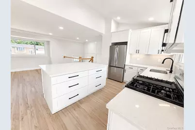 132 Berkeley Avenue, Selden, NY 11784 - Photo 11
