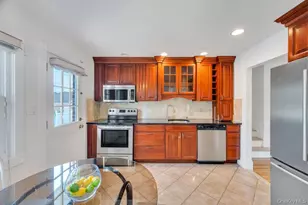 2297 Arby Ct, Wantagh, NY 11793 - Photo 9