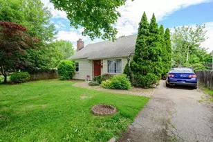 102 E 12th St, Huntington Station, NY 11746 - Photo 19