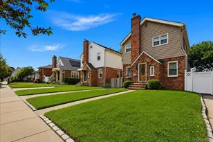151-27 11th Ave, Whitestone, NY 11357 - Photo 27