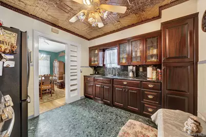 31 Roosevelt Avenue, Hicksville, NY 11801 - Photo 15