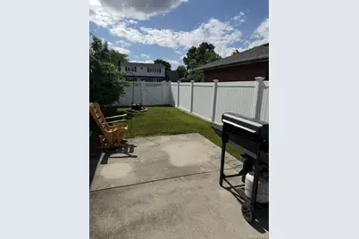 555 Parker Avenue, Levittown, NY 11756 - Photo 13