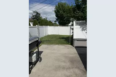 555 Parker Avenue, Levittown, NY 11756 - Photo 17