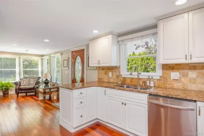 427 Vanderbilt Boulevard, Oakdale, NY 11769 - Photo 7