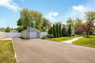 427 Vanderbilt Blvd, Oakdale, NY 11769 - Photo 3