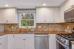 427 Vanderbilt Blvd, Oakdale, NY 11769 - Photo 9