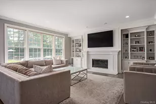 37 Legends Cir, Melville, NY 11747 - Photo 11