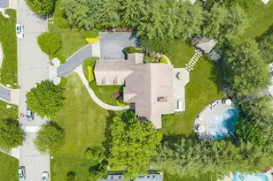 37 Legends Cir, Melville, NY 11747 - Photo 39
