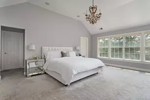 37 Legends Cir, Melville, NY 11747 - Photo 19