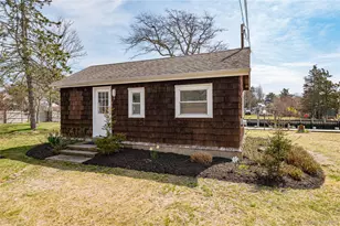 18 Shinnecock Rd, Hampton Bays, NY 11946 - Photo 7