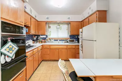 810 Neill Avenue, Bronx, NY 10462 - Photo 9