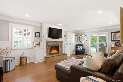 6 Sussex Lane, Stony Brook, NY 11790 - Photo 11