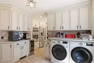 6 Sussex Ln, Stony Brook, NY 11790 - Photo 9