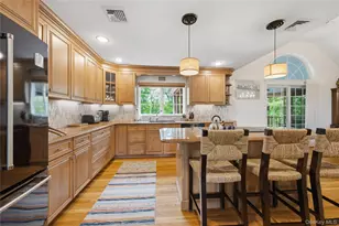 17 James Ct, Mahopac, NY 10541 - Photo 5