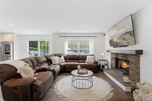 587 Blue Point Rd, Holtsville, NY 11742 - Photo 11