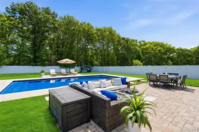 587 Blue Point Road, Holtsville, NY 11742 - Photo 29