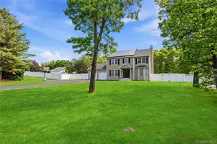 587 Blue Point Rd, Holtsville, NY 11742 - Photo 3