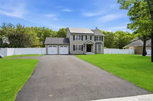 587 Blue Point Rd, Holtsville, NY 11742 - Photo 5