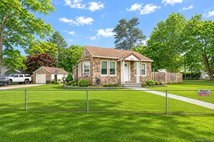 276 Dogwood Rd W, Mastic Beach, NY 11951 - Photo 5