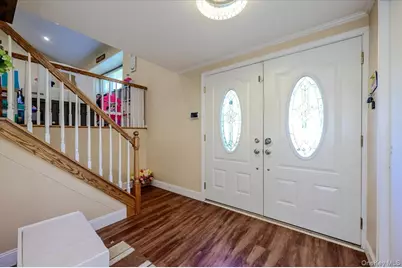 120 Sutton Drive, Plainview, NY 11803 - Photo 3