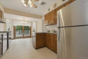 17 Avon Rd, Farmingdale, NY 11735 - Photo 9